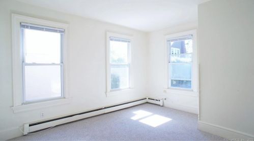 21 1st St, Norwalk, CT 06855-2327