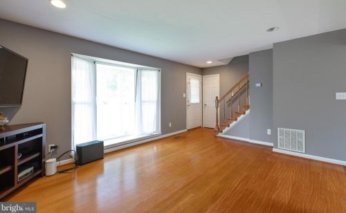 14613 Aurora Dr, Woodbridge, VA 22193-1231
