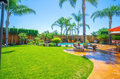 1746 Fir Dr, Los Banos CA 93635-5236 exterior