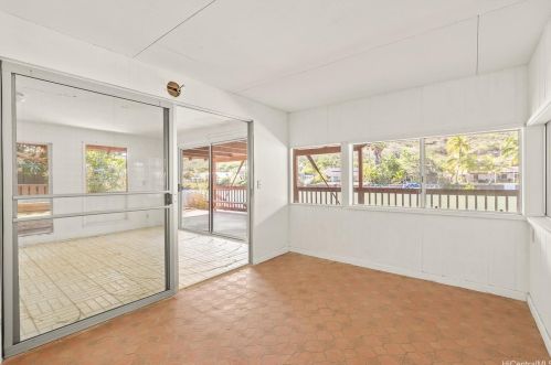 6897 Niumalu Loop, Honolulu HI  96825-1646 exterior