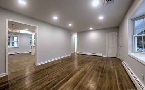 34 Brookwood Ln, Huntington CT  06484-2051 exterior