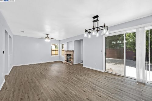 436 Victory Ave, Manteca, CA 95336-4446