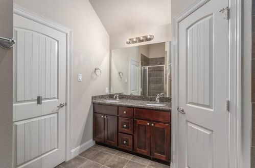 203 Maple Ln, Conroe TX  77304-2589 exterior