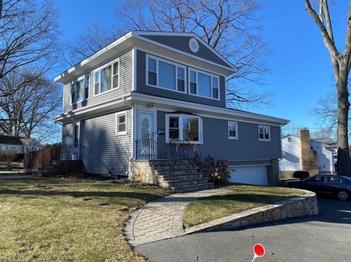 25 Mills Dr, Providence, RI 02919-6423