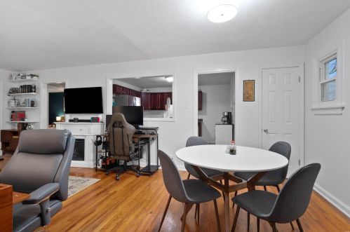 3718 Raymond Ave, Hazelwood, MO 63044-2929