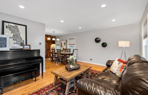 1217 Dogwood Ln, Carol Stream IL  60188-3322 exterior