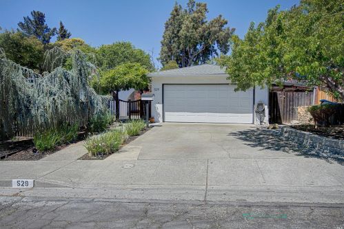 529 Viewmont St, Benicia, CA 94510-2324
