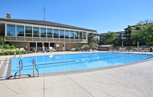 5 Oak Brook Club Dr, Oak Brook IL  60523-1348 exterior