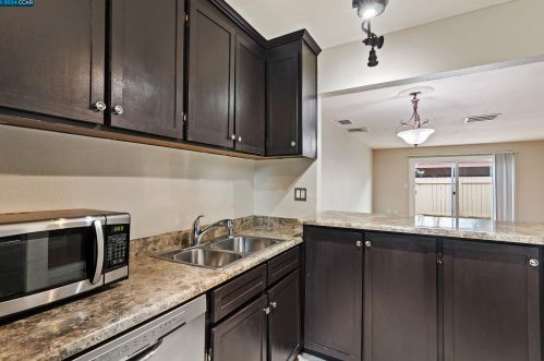 1512 Parkwood Pl, Concord CA  94521-2201 exterior