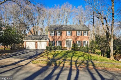 2602 Mountain Laurel Pl, Herndon, VA 20191-2118