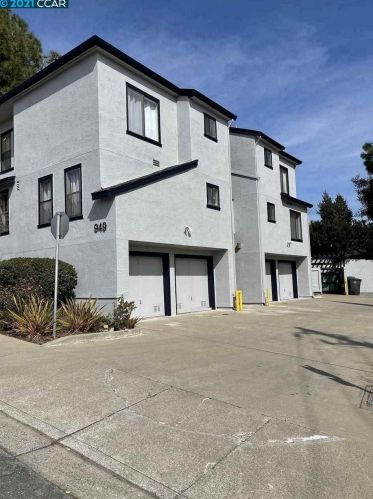 949 Fletcher Ln, Hayward, CA 94544-1012