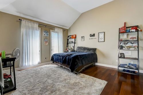 6919 Fieldstone Dr, Willowbrook IL  60527-5295 exterior