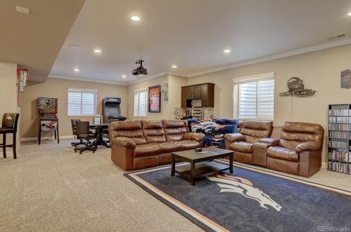 7275 Oak Hill Ct, Aurora CO 80018-1734 exterior