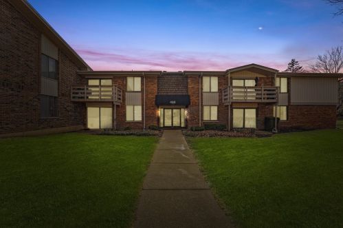 455 Raintree Ct, Glendale Heights, IL 60137-6747
