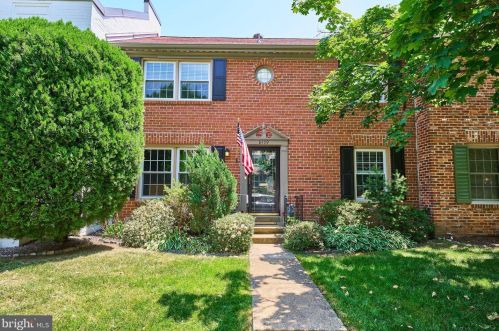 8409 Willow Forge Rd, Springfield, VA 22152-1725