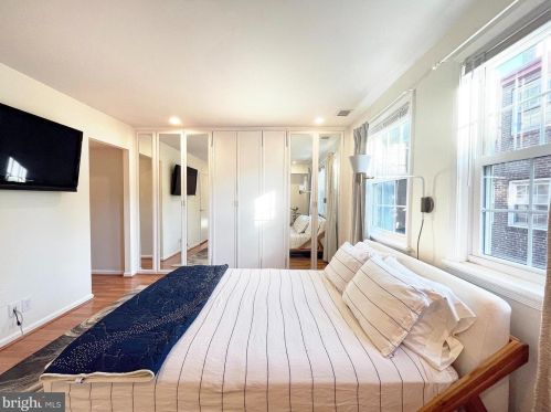 637 Lombard St, Philadelphia PA  19147-1416 exterior