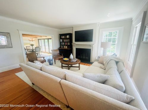 85 Swimming Riv Rd, Tinton Falls NJ 07724-2846 exterior