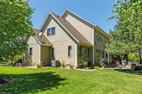 4766 Cumberland St, Saint Paul MN  55126-6061 exterior