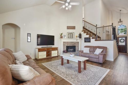 5724 Diamond Valley Dr, Fort Worth TX  76179-7607 exterior