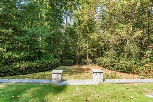 453 Manor Ridge Dr, Atlanta GA  30305-3509 exterior
