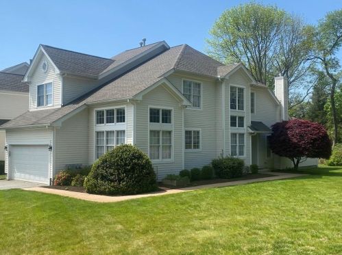 60 Fieldstone Dr, Warwick, RI 02818-2064
