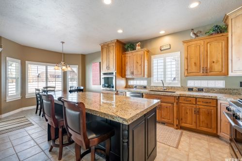 1238 Bateman Pt Dr, Taylorsville UT 84084-2590 exterior