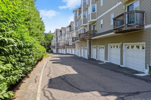 65 Glenrock, Norwalk CT  06850-1378 exterior