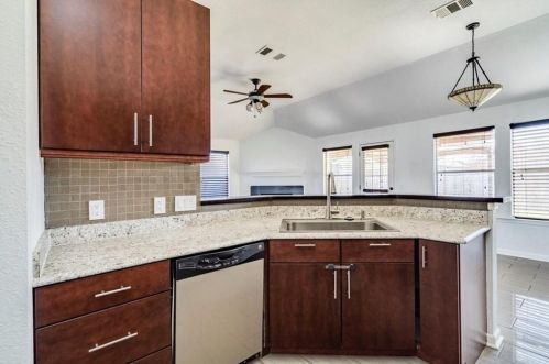 123 Discovery, Uhland TX 78640-5490 exterior