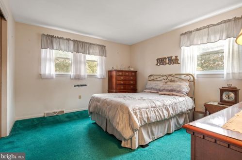 1046 Devonshire Rd, Lancaster PA  17601-1609 exterior