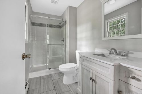 8 Captains Watch, Huntington CT  06484-5914 exterior