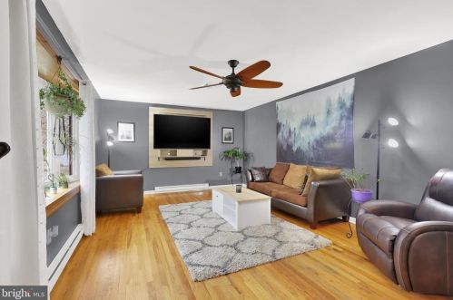 699 Barnstable Rd, Carlisle PA  17015-7425 exterior