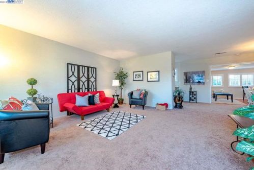 35222 Farnham Dr, Newark, CA 94560-1402