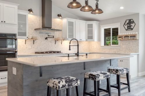 5545 Gloucester Way, Riverside CA  92506-3425 exterior