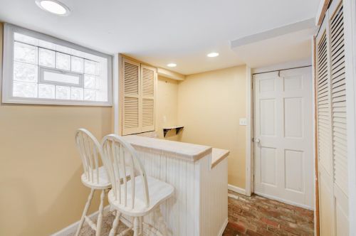 3780 Drake Ave, Cincinnati OH  45209-2150 exterior