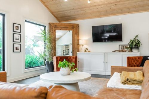 2334 Cortez Way, Atlanta GA  30319-3914 exterior