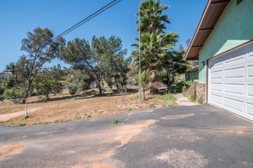 11060 Morning Dove Rd, Lakeside, CA 92040-1225