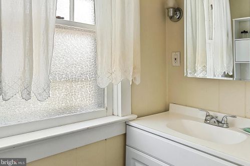 887 Lalor St, Trenton NJ  08610-6558 exterior