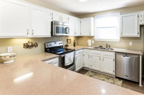 312 Hollyfax Cir, Atlanta GA  30328-5702 exterior