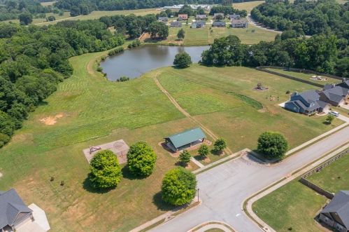 717 Lake Vista Dr, Jefferson GA  30549-4608 exterior