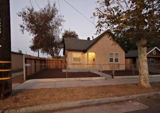 527 Thesta St, Fresno, CA 93701-2242
