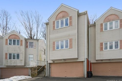 3 Hill Ct, Norwalk, CT 06850-3029