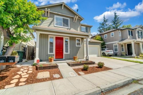 937 Mouton Cir, Palo Alto, CA 94303-2546