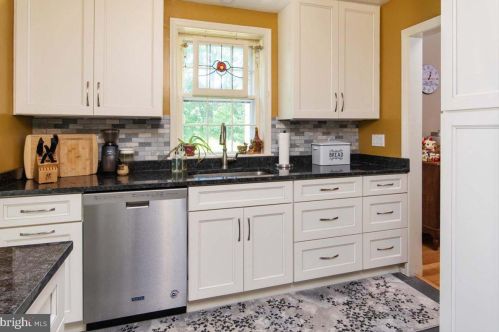 1517 Forest Glen Rd, Silver Spring MD 20910-1122 exterior