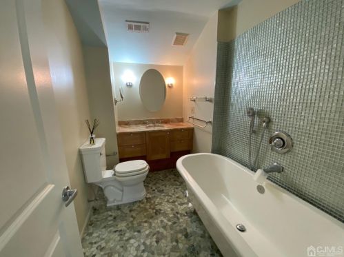 252 Sayre Dr, Princeton NJ  08540-5841 exterior