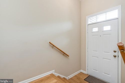 27 Chesterfield Ct, Flemington, NJ 08822-3523