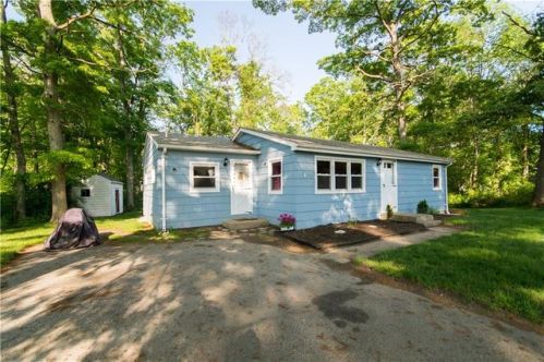 52 Restful Valley Rd, Tiverton, RI 02878-2529