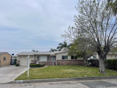 754 Long Beach Dr, Colton, CA 92324-1531