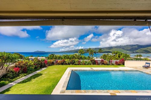 106 Lumahai St, Honolulu HI  96825-2104 exterior