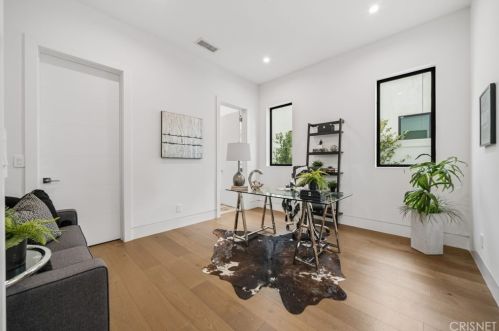 5128 Noble Ave, Van Nuys CA  91403-1376 exterior