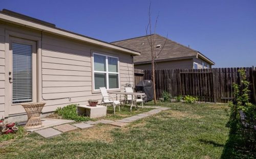 1525 Treeta Trl, Uhland TX 78640 exterior